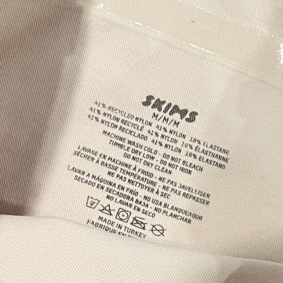 NWOT Skims Seamless Sculpt Mid Waist Thong Brief Shapewear Fitted Sand Size M - Picture 3 of 4